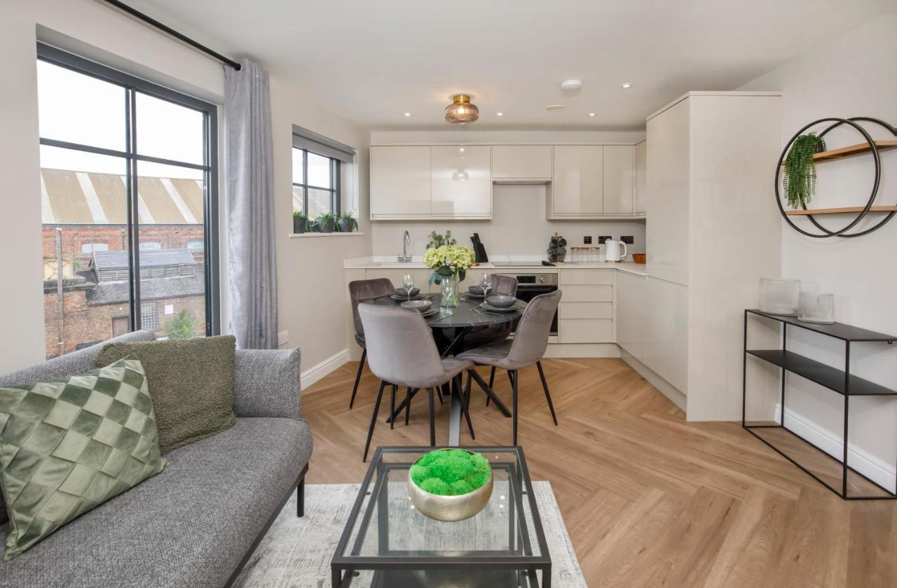 Crescent Court Modern And Luxurious Apartments ヨーク エクステリア 写真