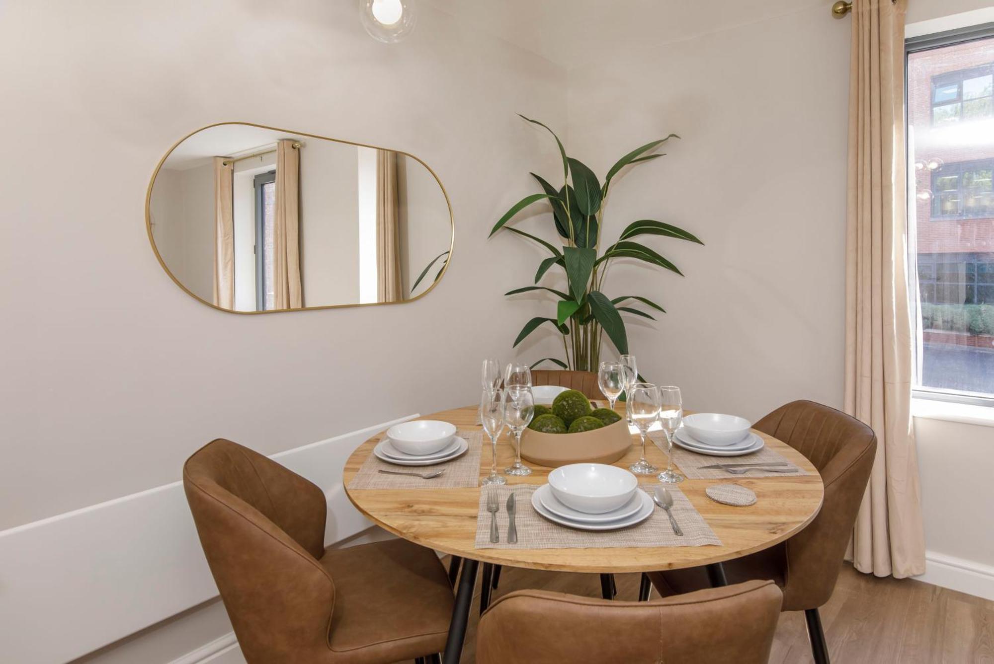 Crescent Court Modern And Luxurious Apartments ヨーク エクステリア 写真