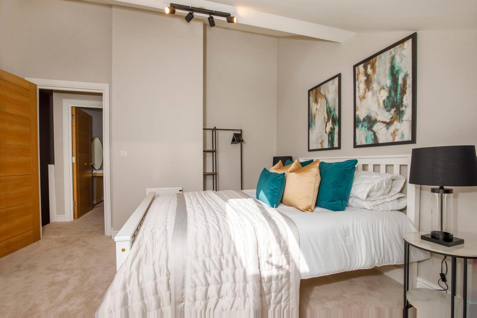 Crescent Court Modern And Luxurious Apartments ヨーク エクステリア 写真