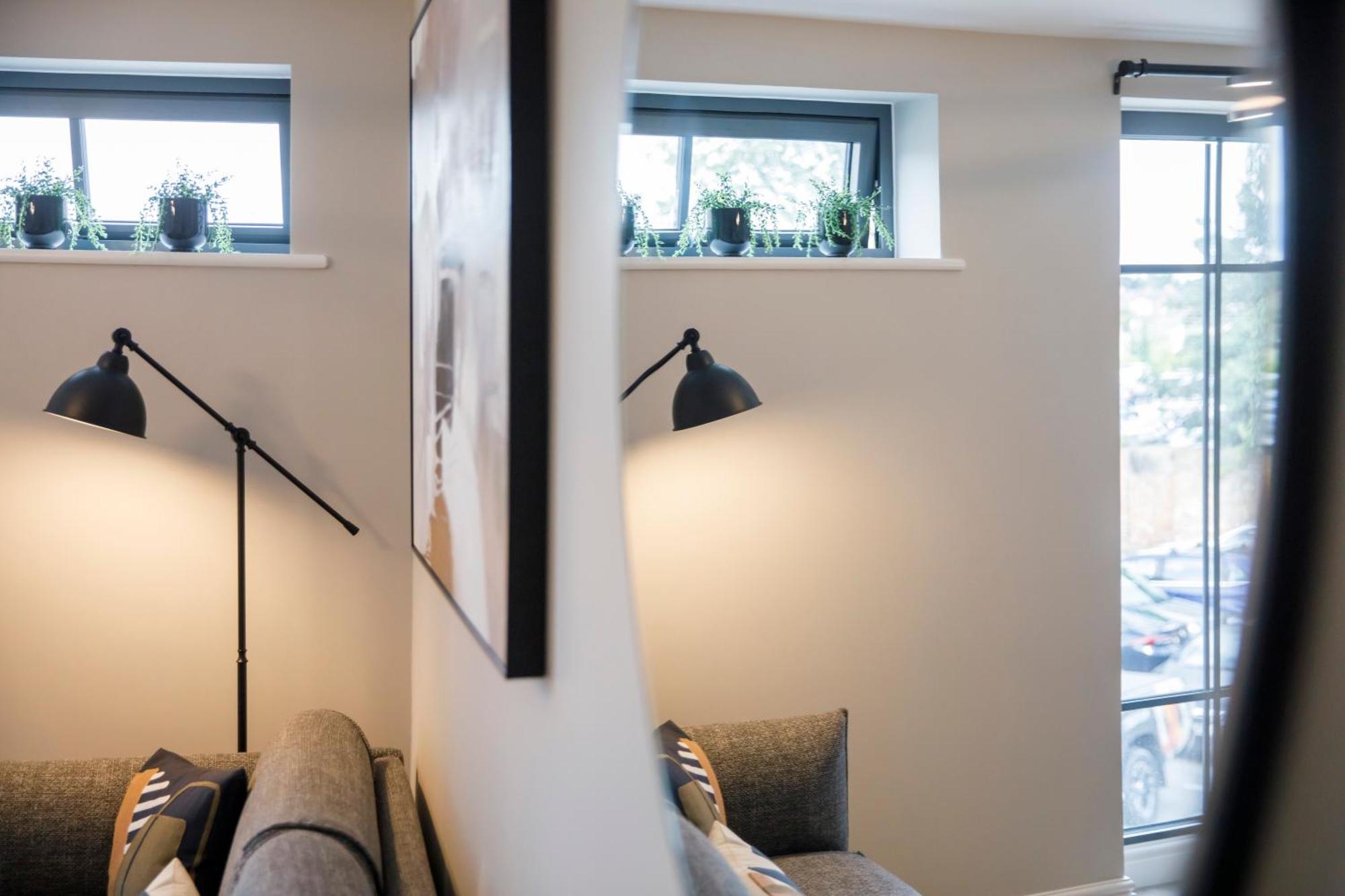 Crescent Court Modern And Luxurious Apartments ヨーク エクステリア 写真