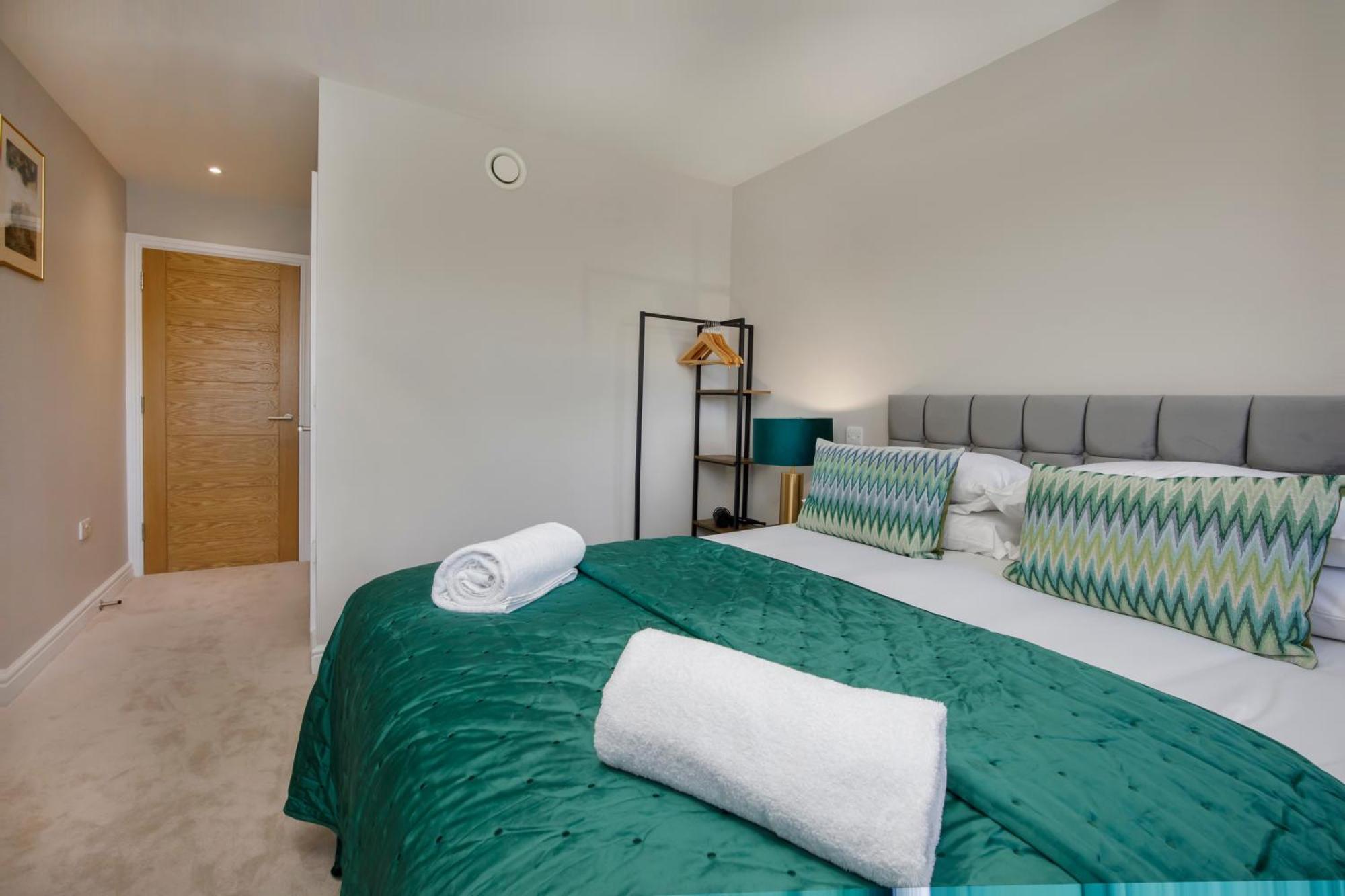 Crescent Court Modern And Luxurious Apartments ヨーク エクステリア 写真